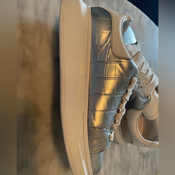 Alexander McQueen silver sneakers size 37.5 - Picture 7 of 8